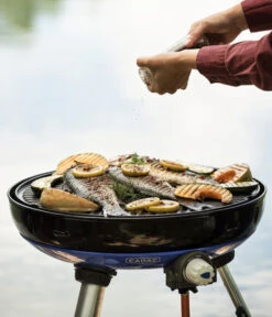 CADAC Gasgrill Carri Chef 50, Inkl. Grill2Braai-Platte -Gartenladen Im Freien 6961601 WE MO 005 CadacGasgrillCarriChef50BBQ2Grill2Bra